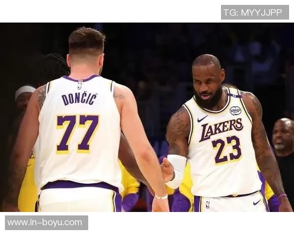 里夫斯谈詹姆斯与东契奇的独特性与细微差别之处 里夫斯谈詹姆斯与东契奇的独特性与细微差别之处