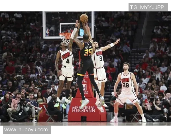 布克首节狂砍20分半场16中10轰下27分展现无解状态助力球队争胜